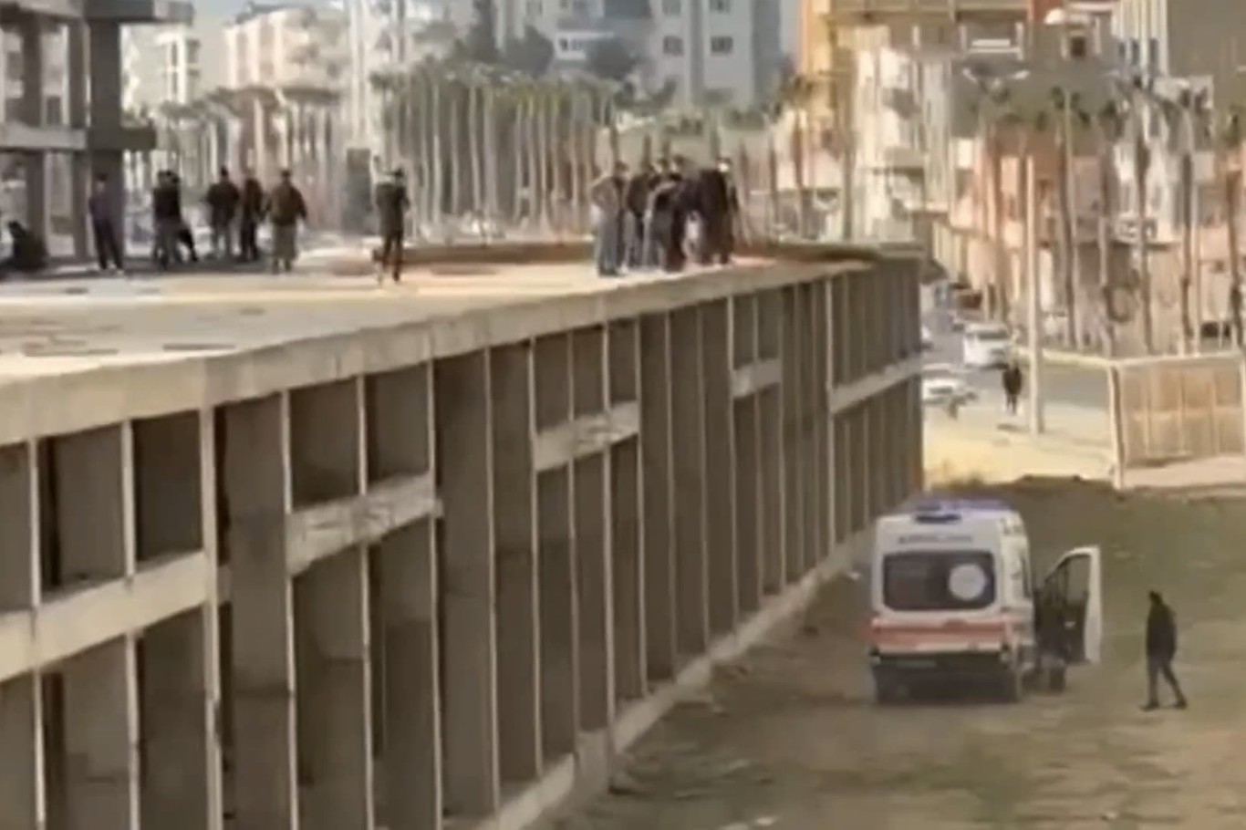 İnşaattan düşen işçi hayatını kaybetti
