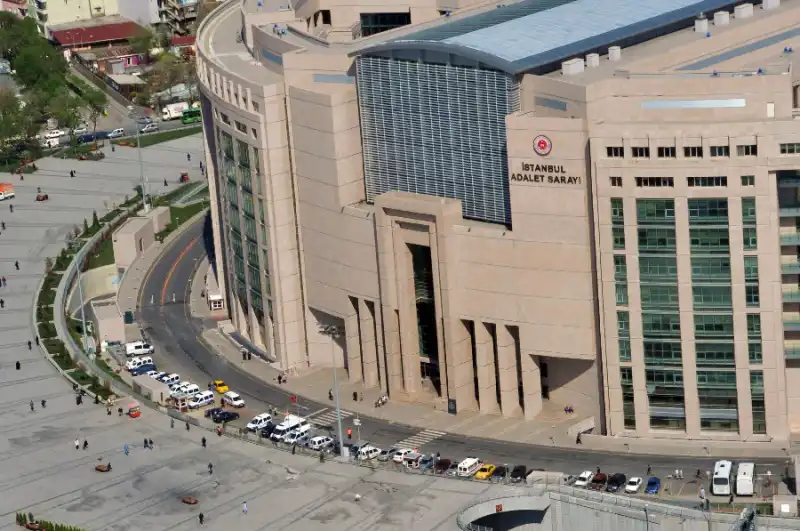 Başsavcılıktan İmamoğlu’nun "Sahte Diploma" soruşturması için İstanbul üniversitesine ikinci yazı Başsavcılıktan İmamoğlu’nun "Sahte Diploma" soruşturması için İstanbul üniversitesine ikinci yazı