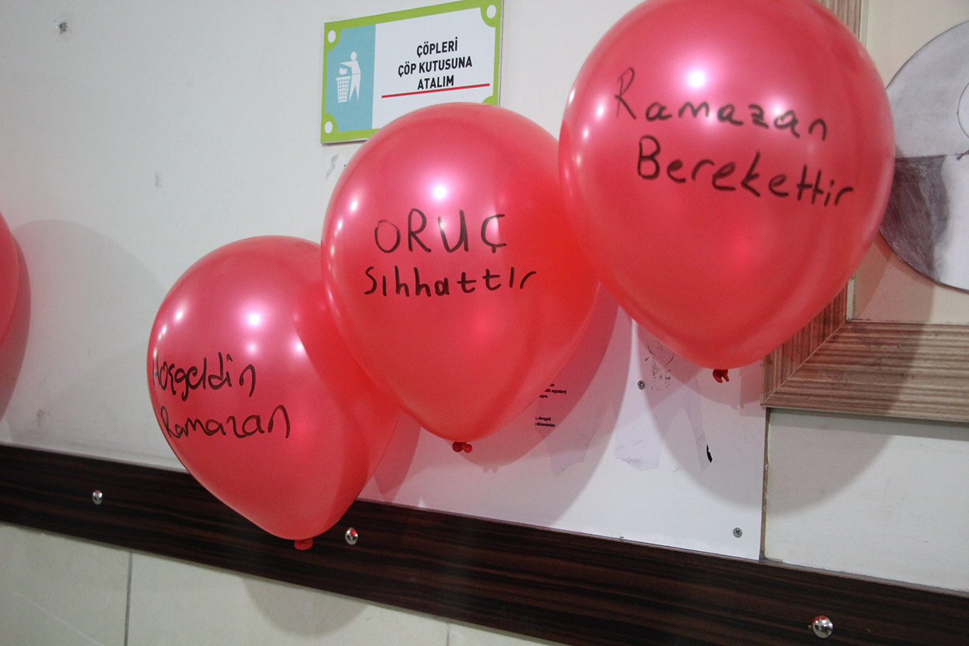 Öğrenciler "Ramazan ve Gazze" temalı resim sergisi açtı