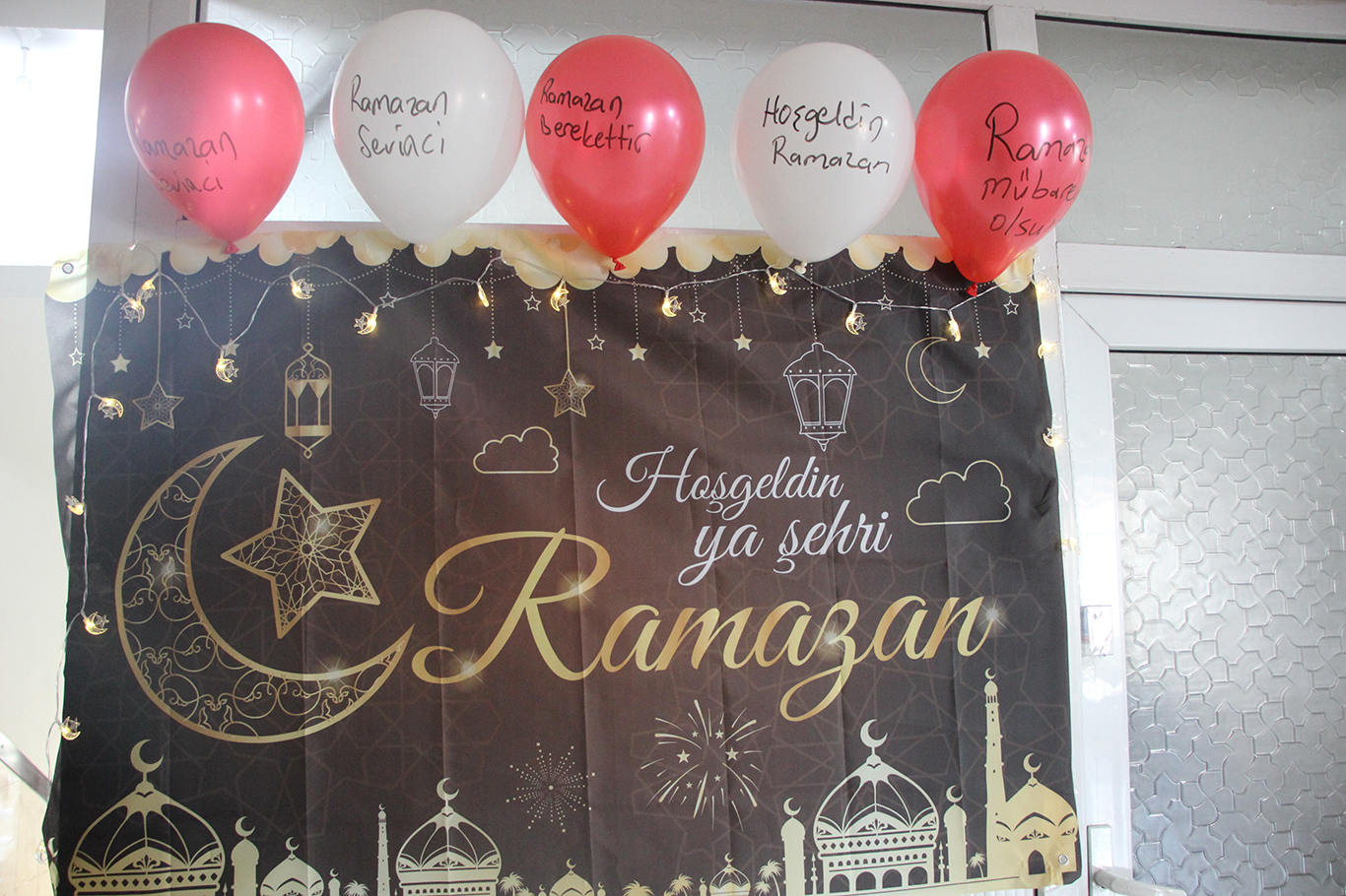 Öğrenciler "Ramazan ve Gazze" temalı resim sergisi açtı