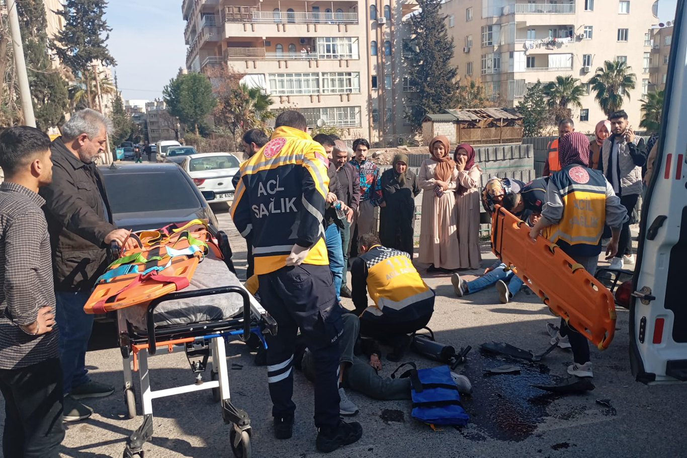 Şanlıurfa’da motosiklet kazasında 2 kişi yaralandı Şanlıurfa’da motosiklet kazasında 2 kişi yaralandı