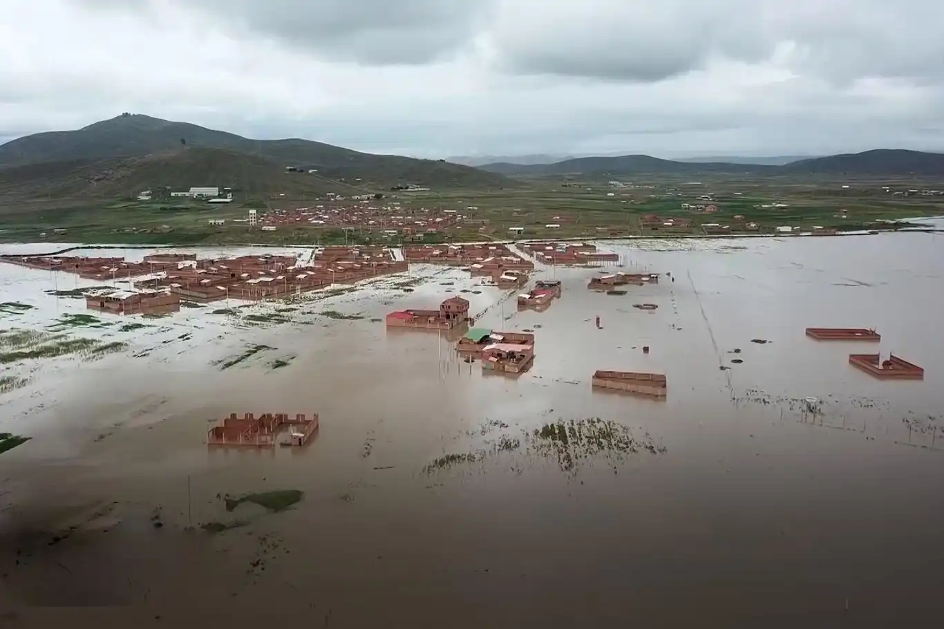 Bolivya'da sel felaketi nedeniyle binlerce kişi evlerini terk etti