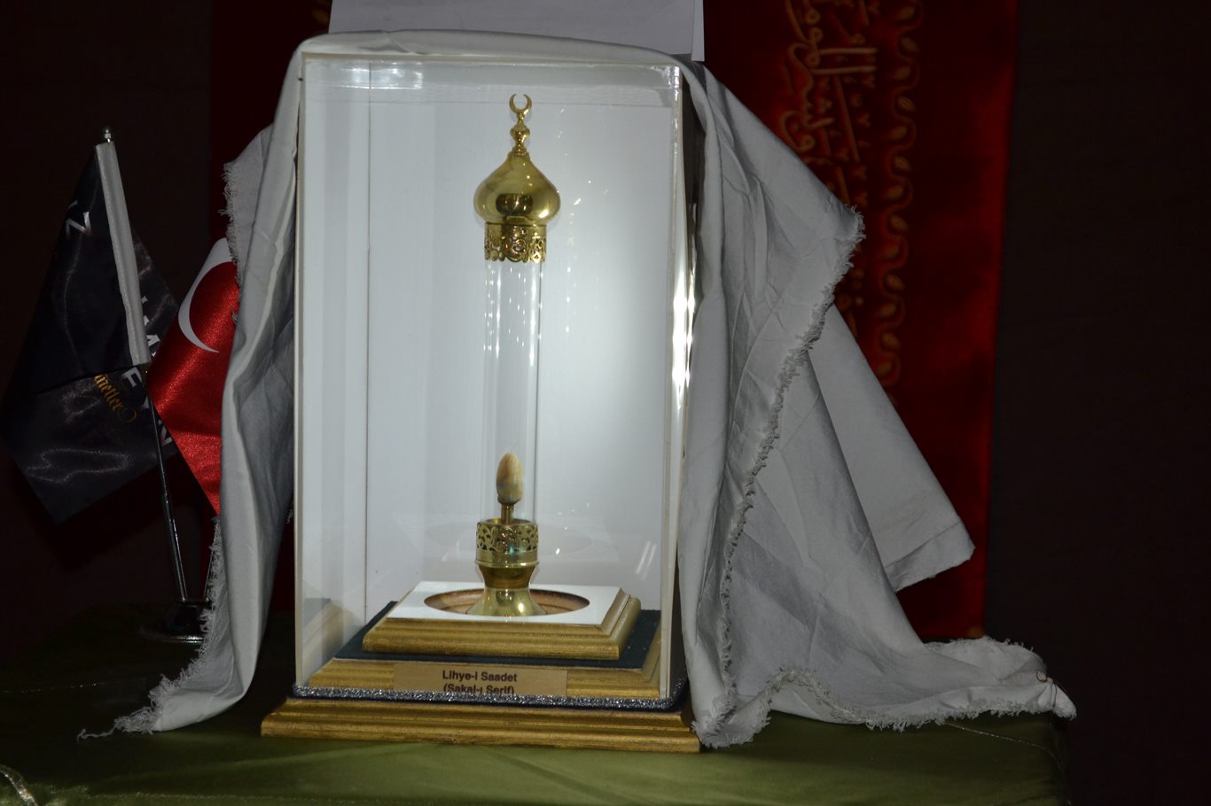 Türkiye'nin ilk gezici "Hadimü'l Haremeyn Kutsal Emanetler" sergisi Bursa'da yoğun ilgi görüyor