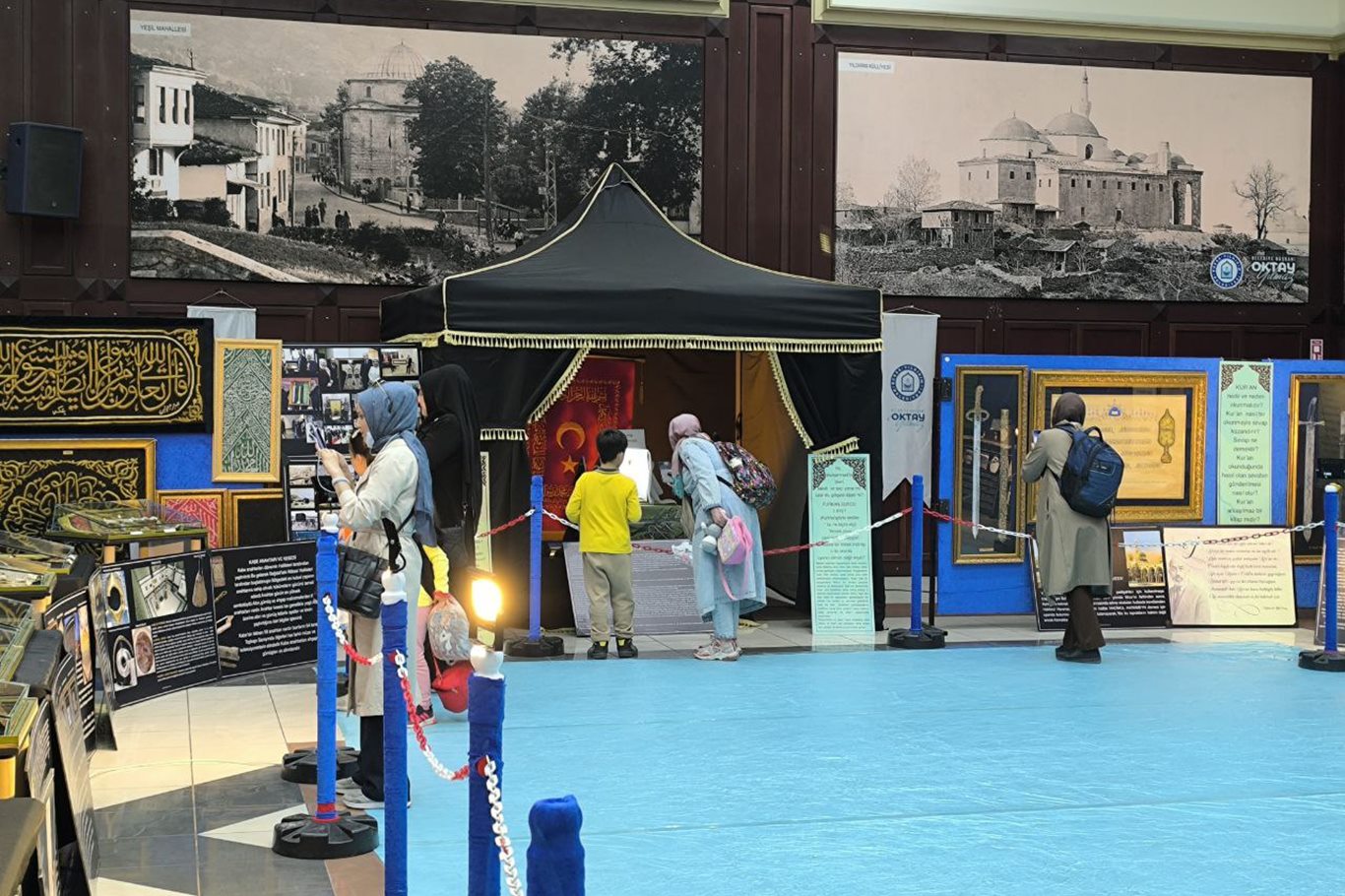 Türkiye'nin ilk gezici "Hadimü'l Haremeyn Kutsal Emanetler" sergisi Bursa'da yoğun ilgi görüyor