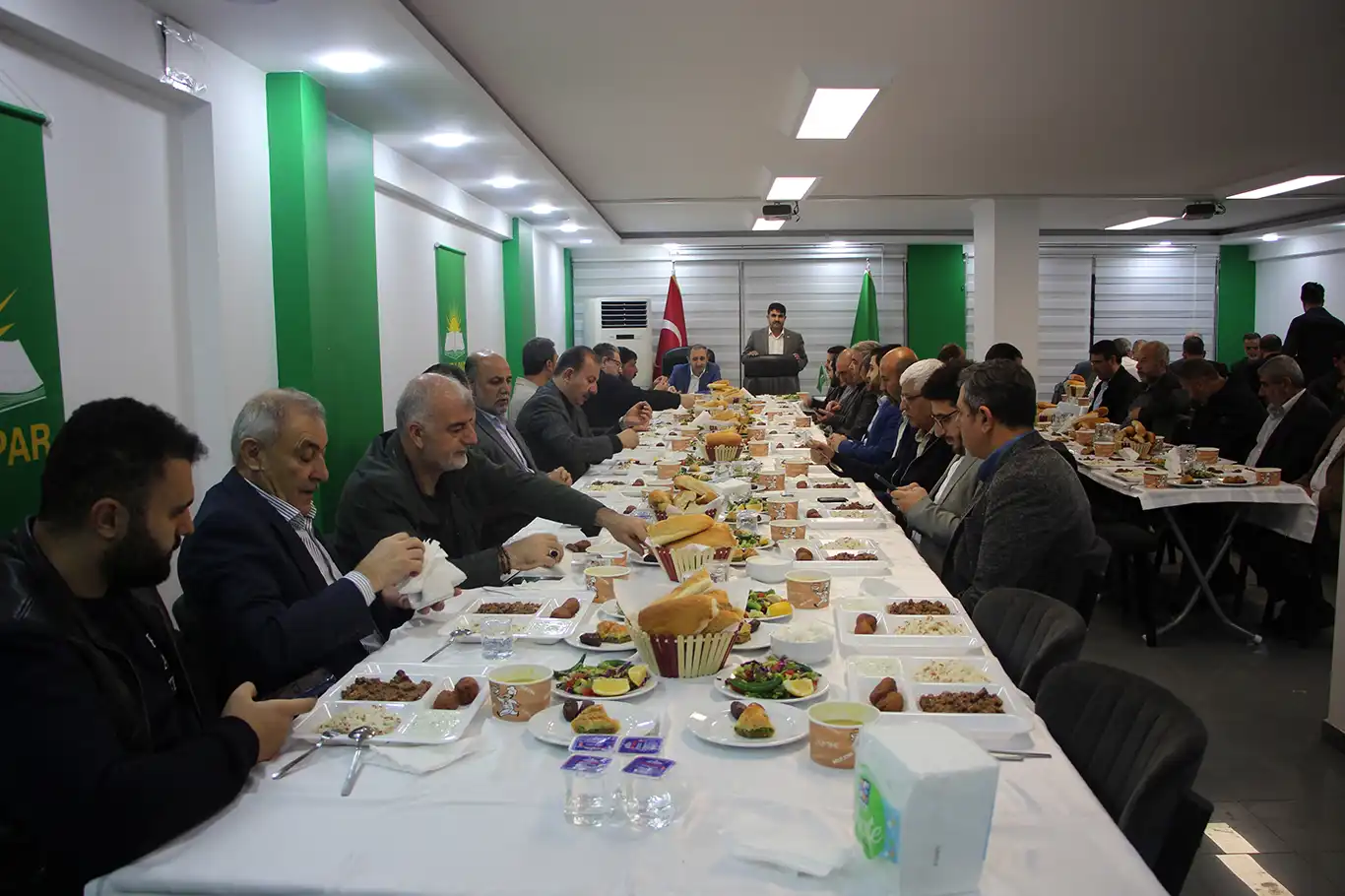 HÜDA PAR Milletvekili Demir, Gaziantep'te iftar programına katıldı