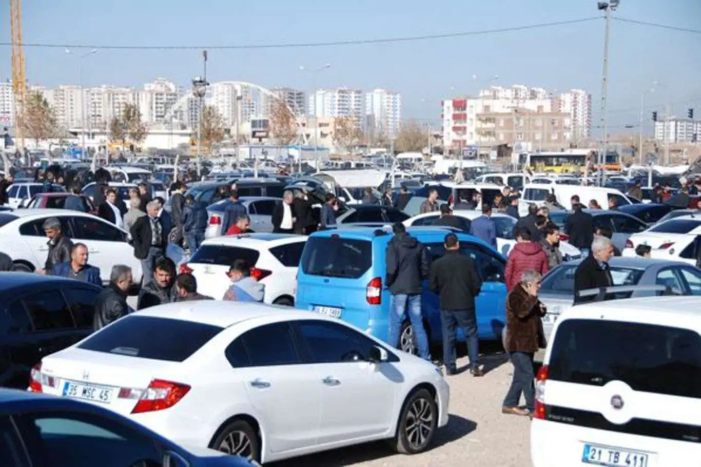 Türkiye’s vehicle registrations plunge 29% in February