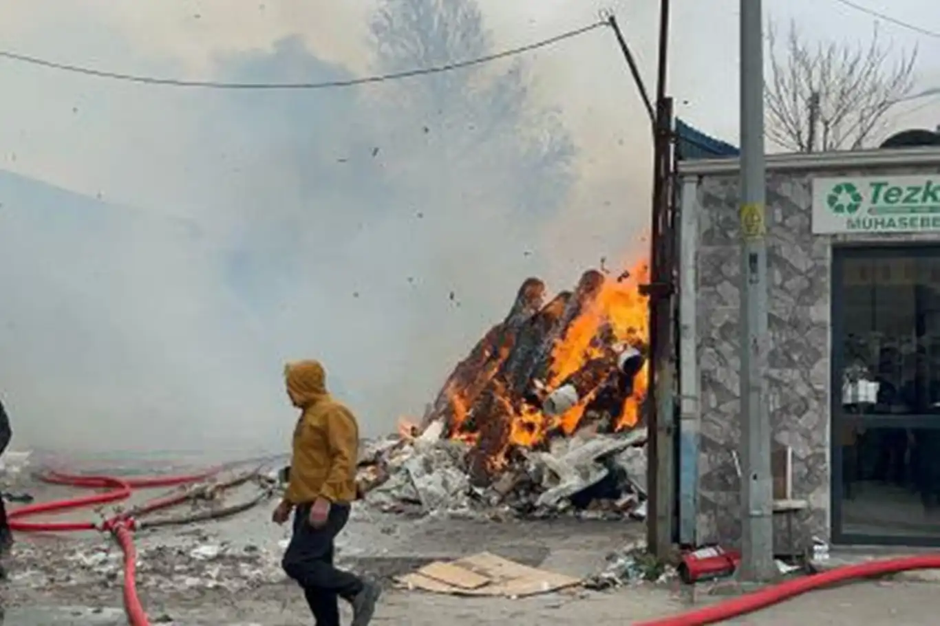 Bursa'da geri dönüşüm tesisindeki yangın söndürüldü