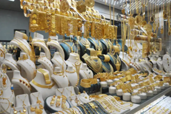 Gold prices reach record high as Fed signals potential rate cuts amid economic uncertainty