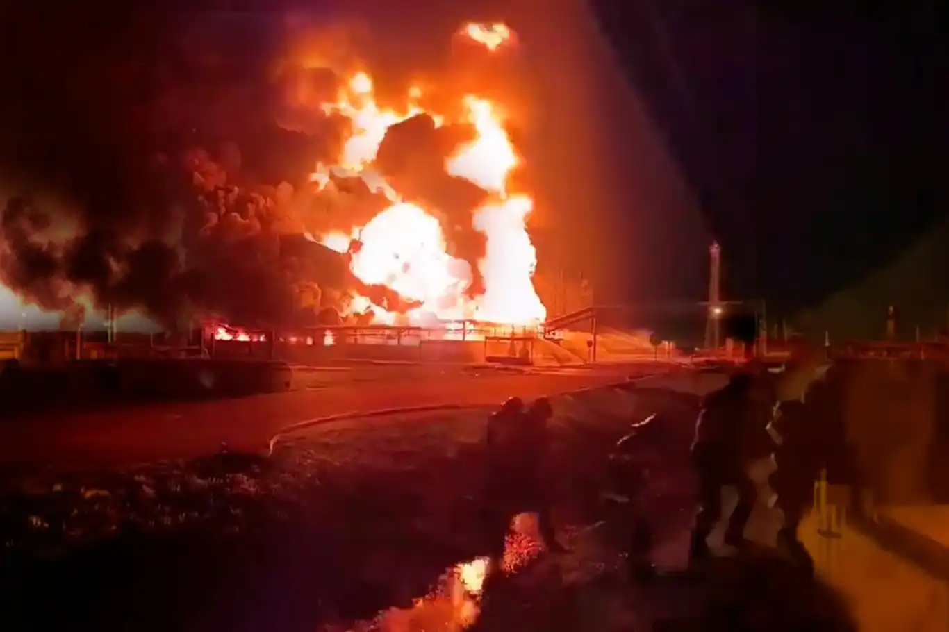 Rusya'da petrol deposunda yangın