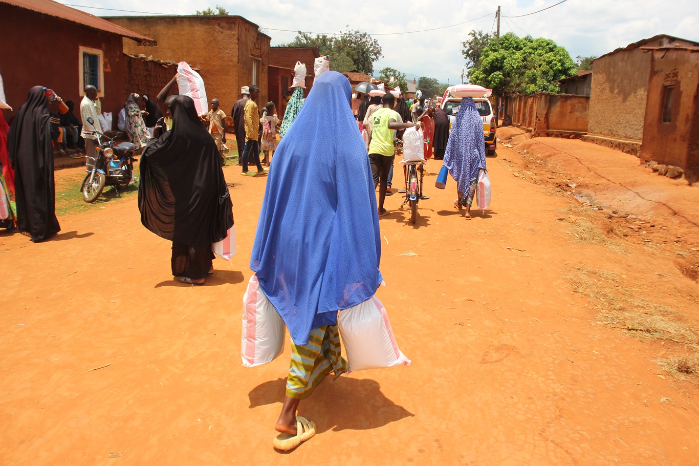 Bir lokma umut için Avrupa Yetim Eli'nden Burundi’de Ramazan yardımı