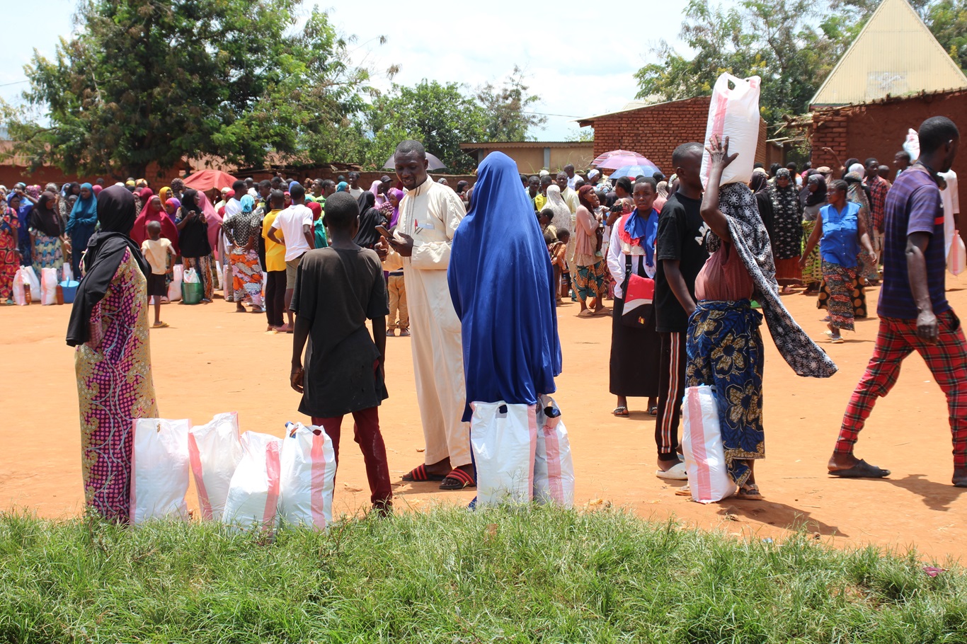 Bir lokma umut için Avrupa Yetim Eli'nden Burundi’de Ramazan yardımı