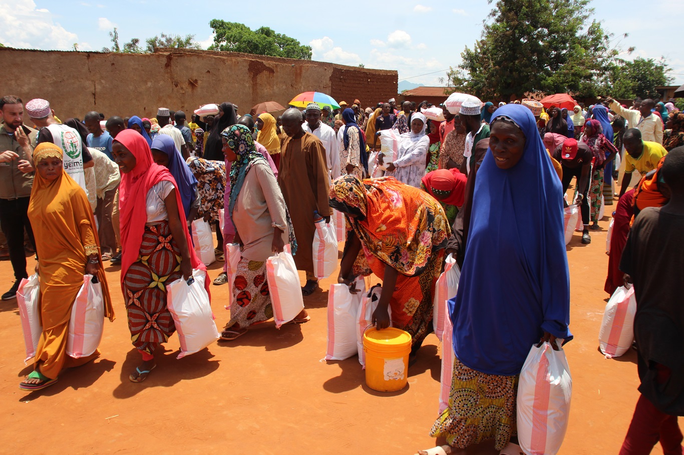 Bir lokma umut için Avrupa Yetim Eli'nden Burundi’de Ramazan yardımı