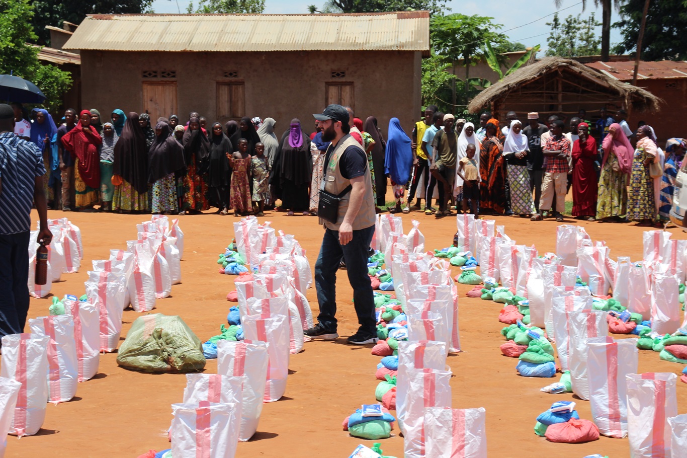 Bir lokma umut için Avrupa Yetim Eli'nden Burundi’de Ramazan yardımı