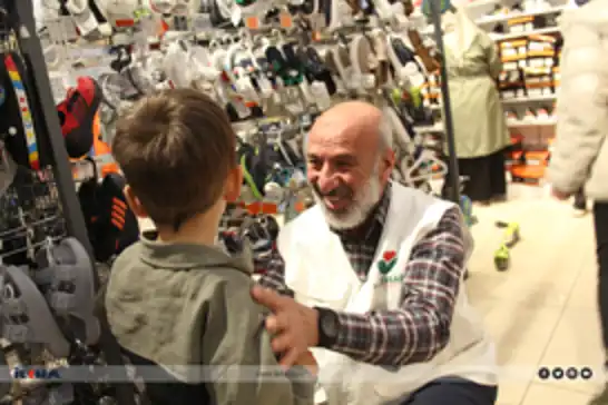 ئیهۆ ئەبرار لە دیاربەکر هاوکاری بە سەر سەدان یەتیم دابەش دەکات