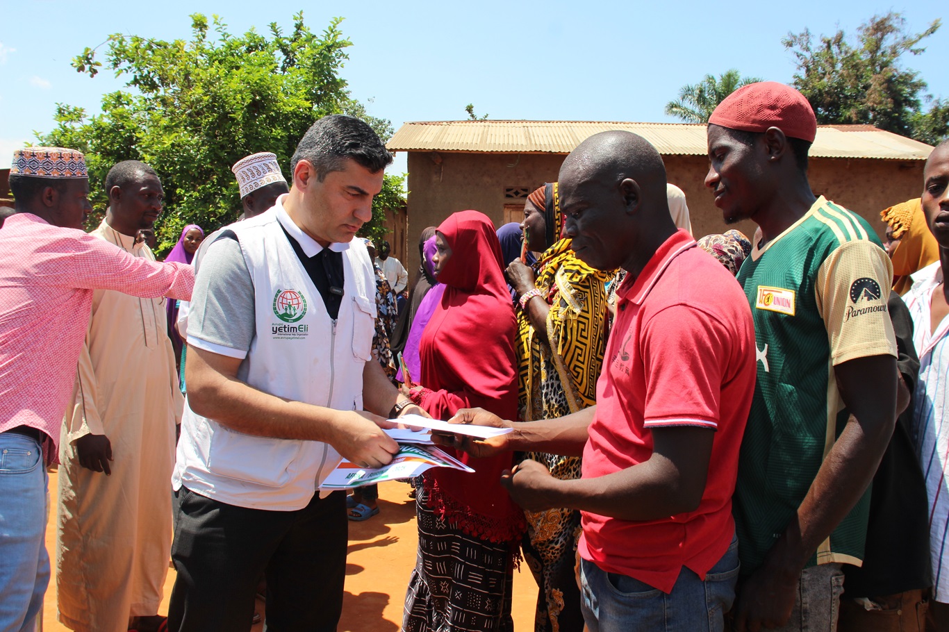 Avrupa Yetim Eli Derneği Burundi’de maddi destek bulundu