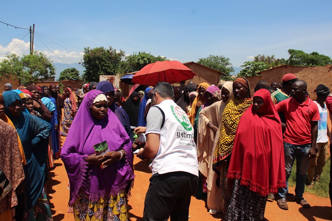 Avrupa Yetim Eli, Burundi’de ihtiyaç sahiplerine nakdi yardımda bulundu 