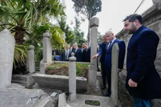 İstanbul Valisi Gül,  zarar gören Şehzadebaşı Camii'nde incelemelerde bulundu