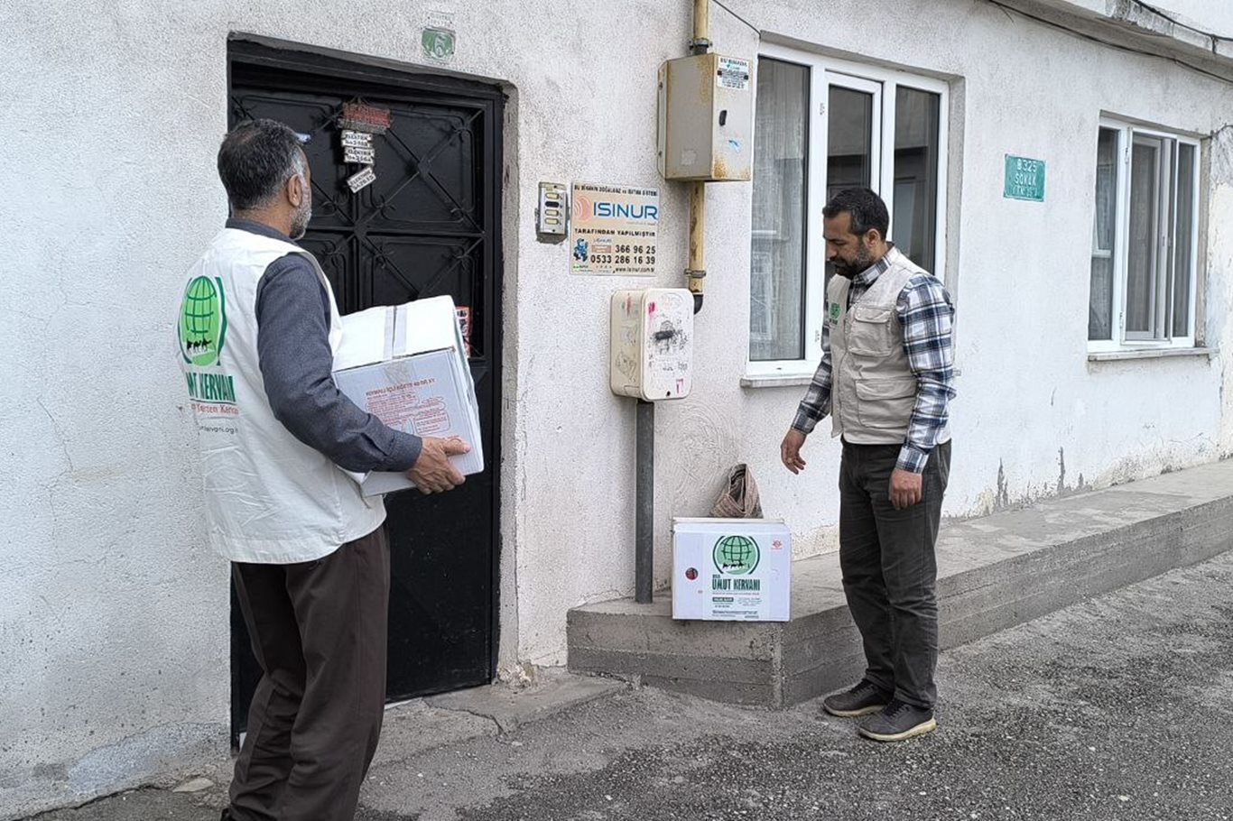 Umut Kervanı, Bursa'da "Ramazan Umut Olsun" kampanyasıyla yüzlerce ihtiyaç sahibini sevindirdi