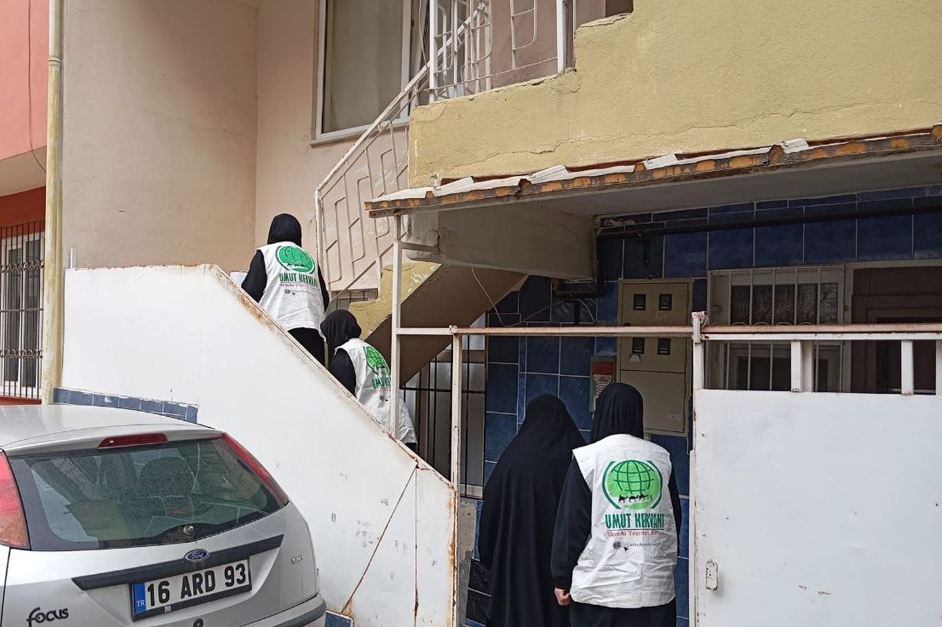 Umut Kervanı, Bursa'da "Ramazan Umut Olsun" kampanyasıyla yüzlerce ihtiyaç sahibini sevindirdi