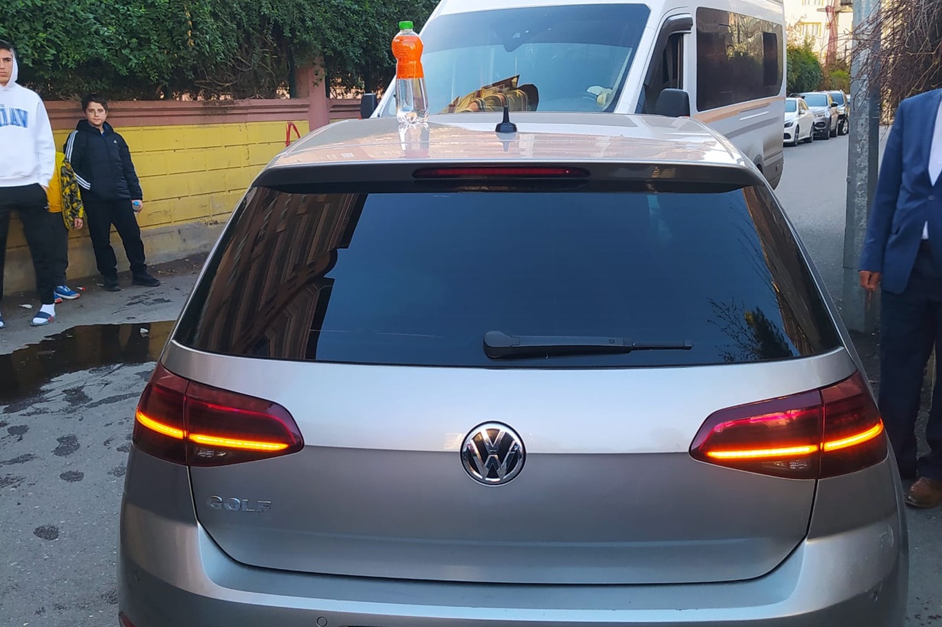 Minibüs ile otomobil çarpıştı: 3 yaralı Minibüs ile otomobil çarpıştı: 3 yaralı