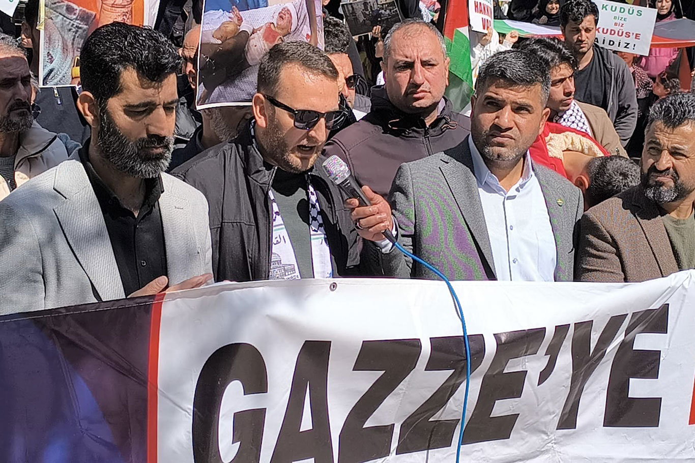 Mersin'de Gazze için yürüyüş: israil ve ABD'ye sert tepki