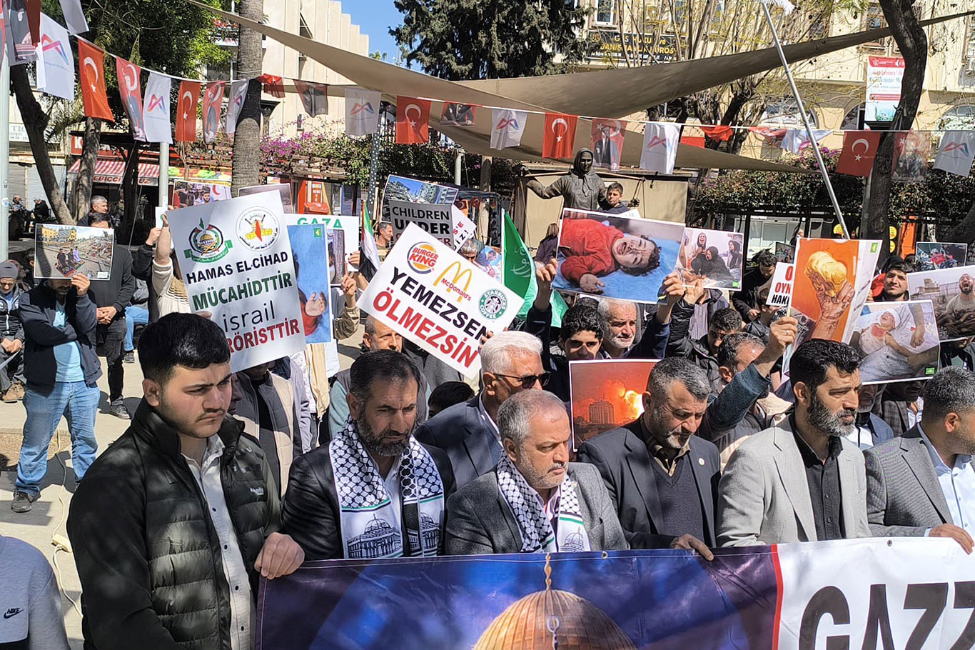 Mersin'de Gazze için yürüyüş: israil ve ABD'ye sert tepki