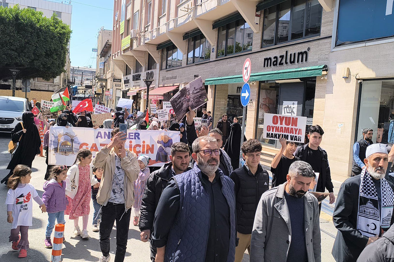 Mersin'de Gazze için yürüyüş: israil ve ABD'ye sert tepki