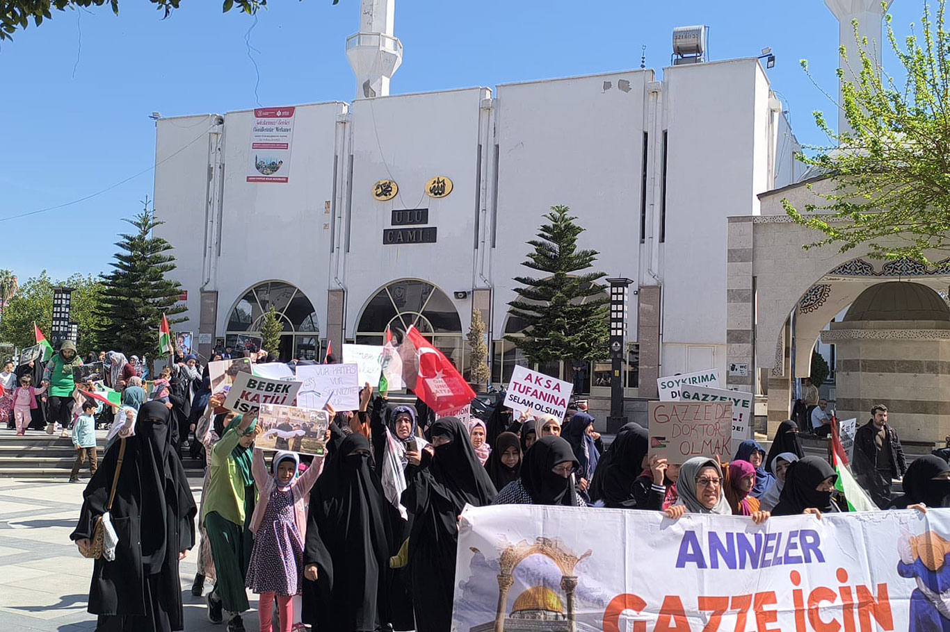 Mersin'de Gazze için yürüyüş: israil ve ABD'ye sert tepki