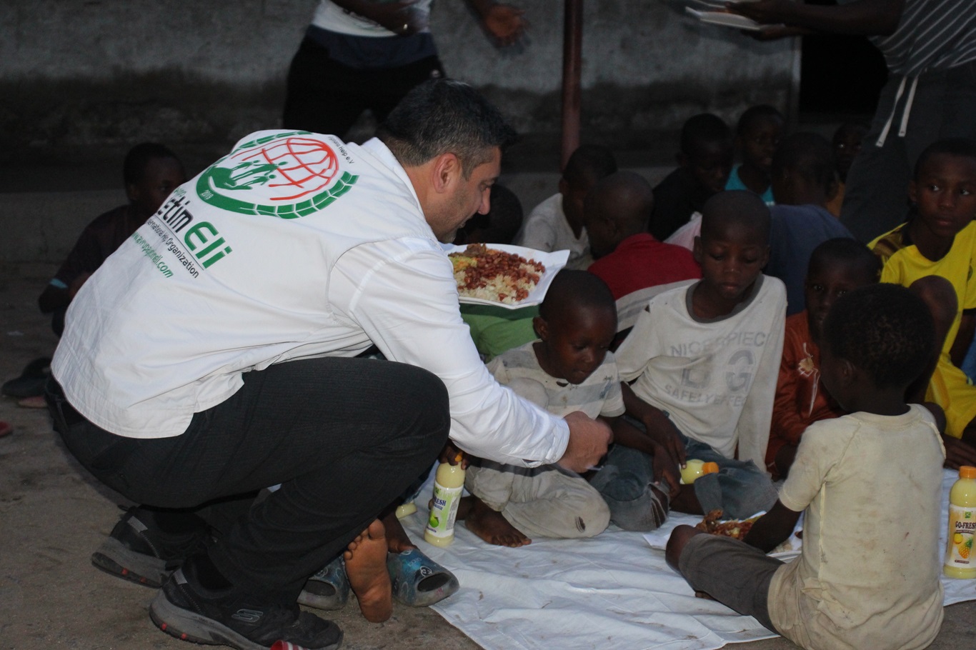 Avrupa Yetim Eli Derneği'nden Burundi’de gönüllere dokunan sofralar kuruldu