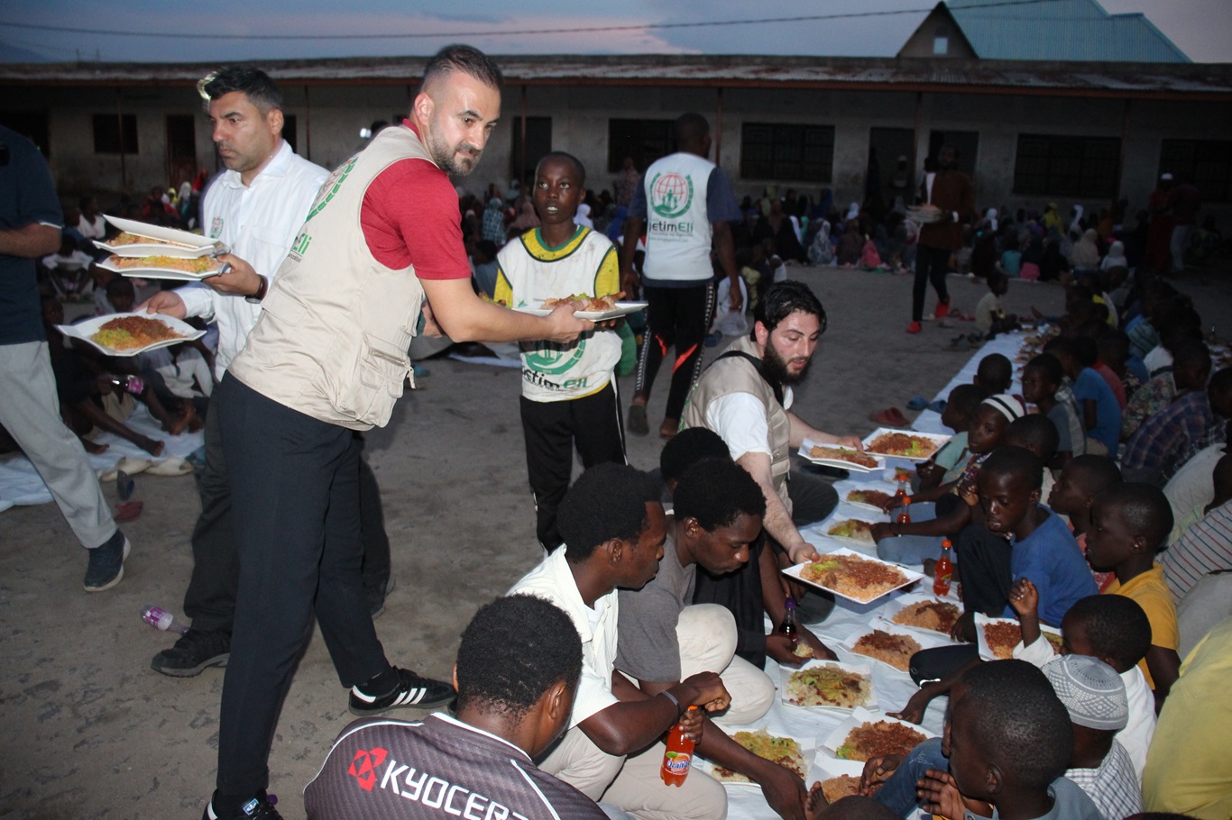 Avrupa Yetim Eli Derneği'nden Burundi’de gönüllere dokunan sofralar kuruldu