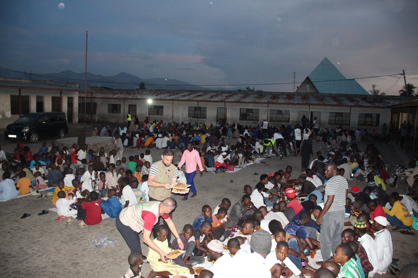 Avrupa Yetim Eli Derneği'nden Burundi’de gönüllere dokunan sofralar kuruldu