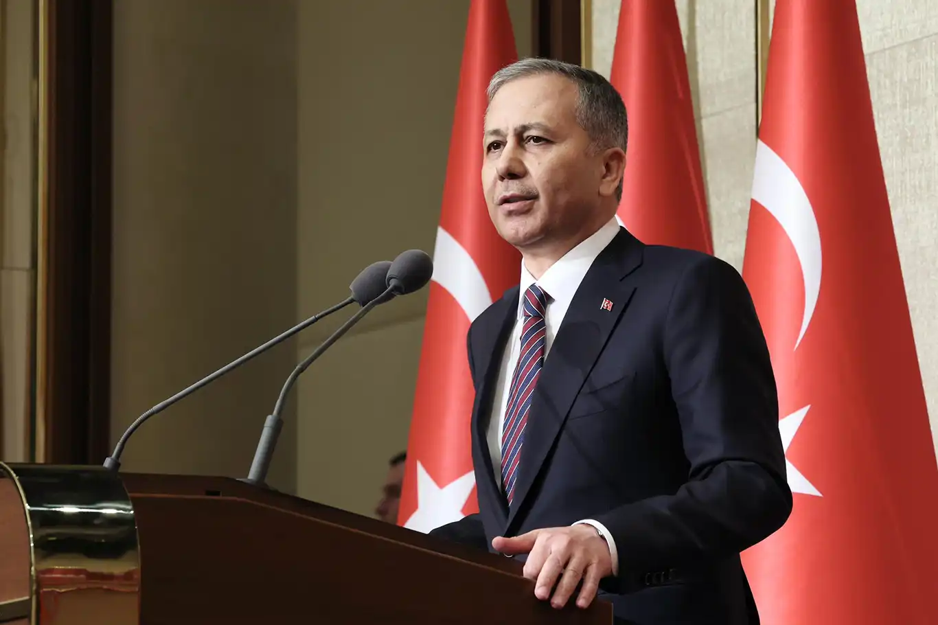 Bakan Yerlikaya'dan Cumhurbaşkanı Erdoğan'a yönelik hakaretlere ilişkin açıklama Bakan Yerlikaya'dan Cumhurbaşkanı Erdoğan'a yönelik hakaretlere ilişkin açıklama