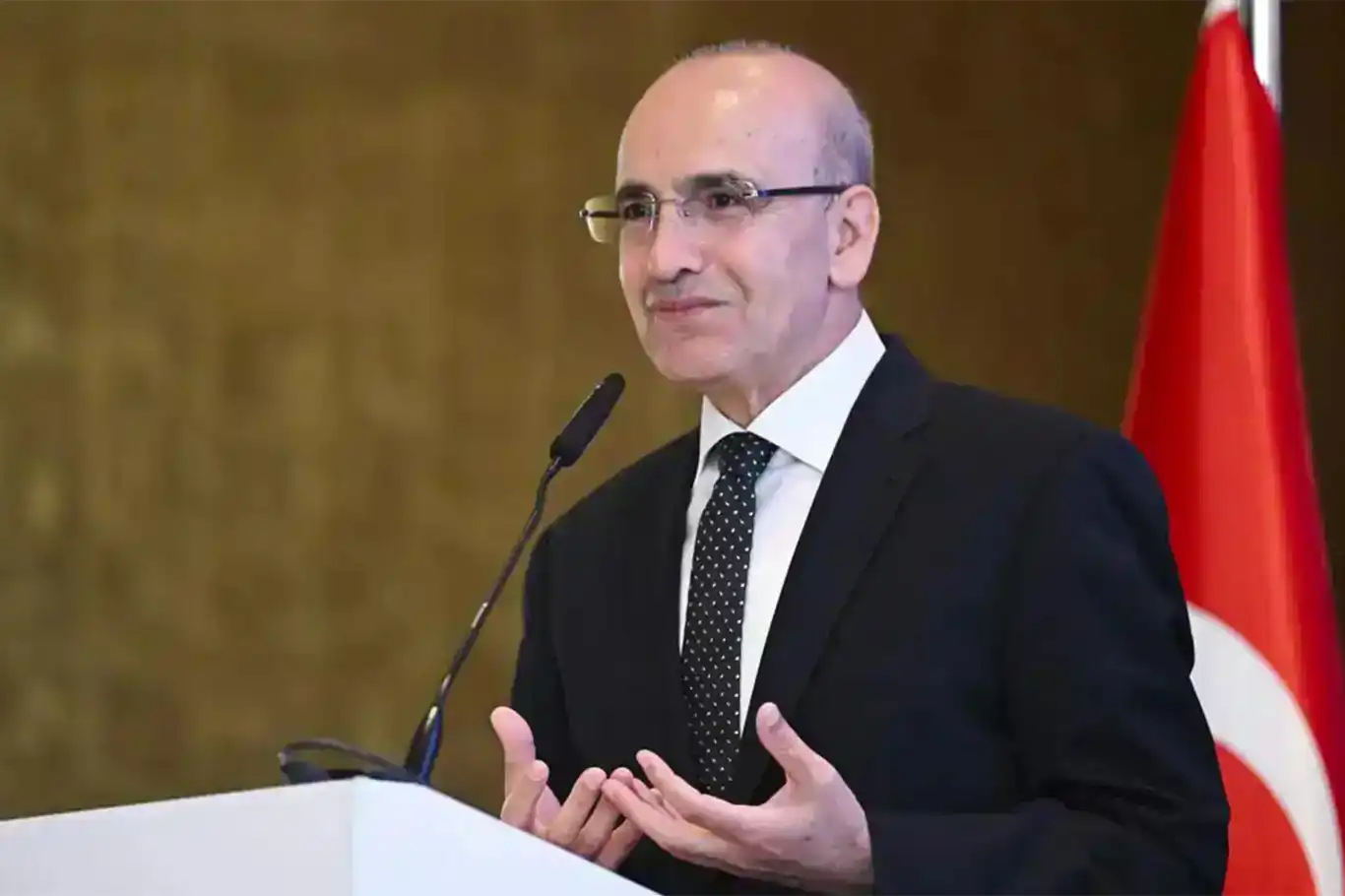 Bakan Şimşek'ten döviz piyasalarıyla ilgili açıklama: Oynaklık azaltılacak, öngörülebilirlik artacak Bakan Şimşek'ten döviz piyasalarıyla ilgili açıklama: Oynaklık azaltılacak, öngörülebilirlik artacak