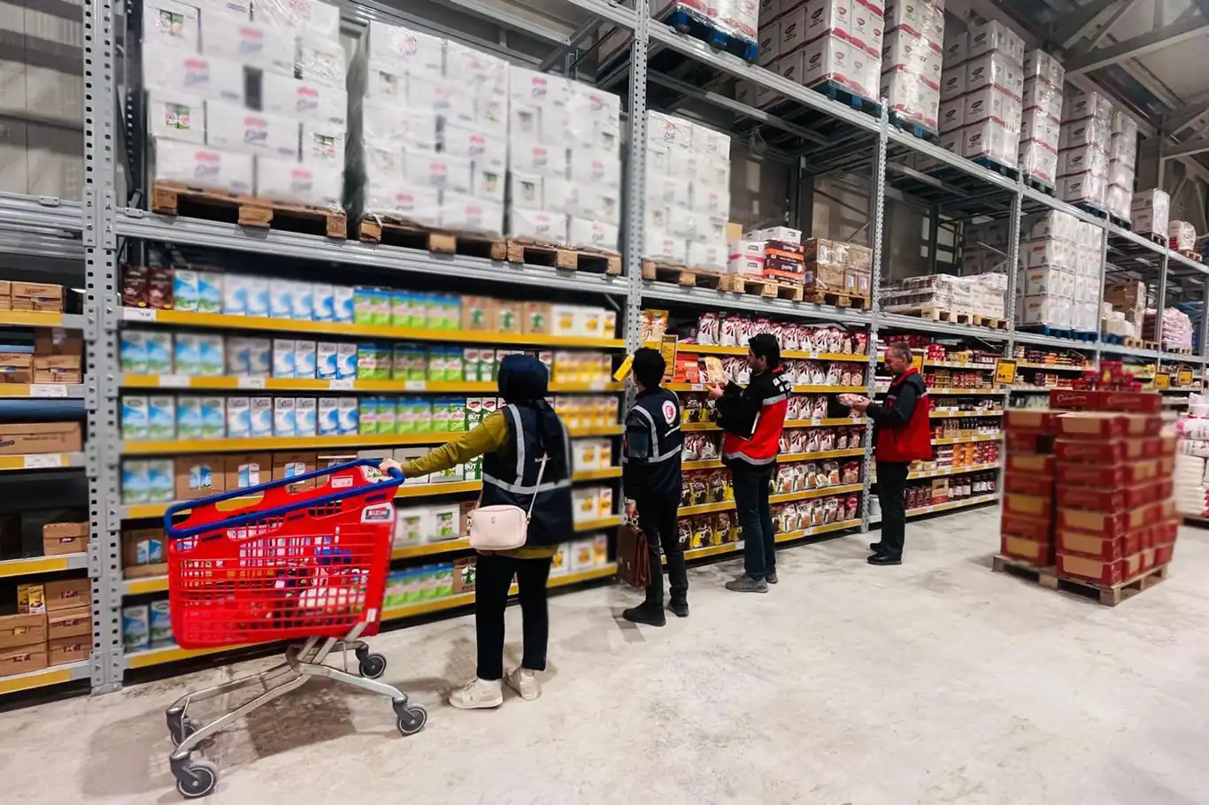 Ticaret Bakanlığı'ndan Ramazan denetimi: Haksız ve fahiş fiyata 200,9 milyon TL ceza