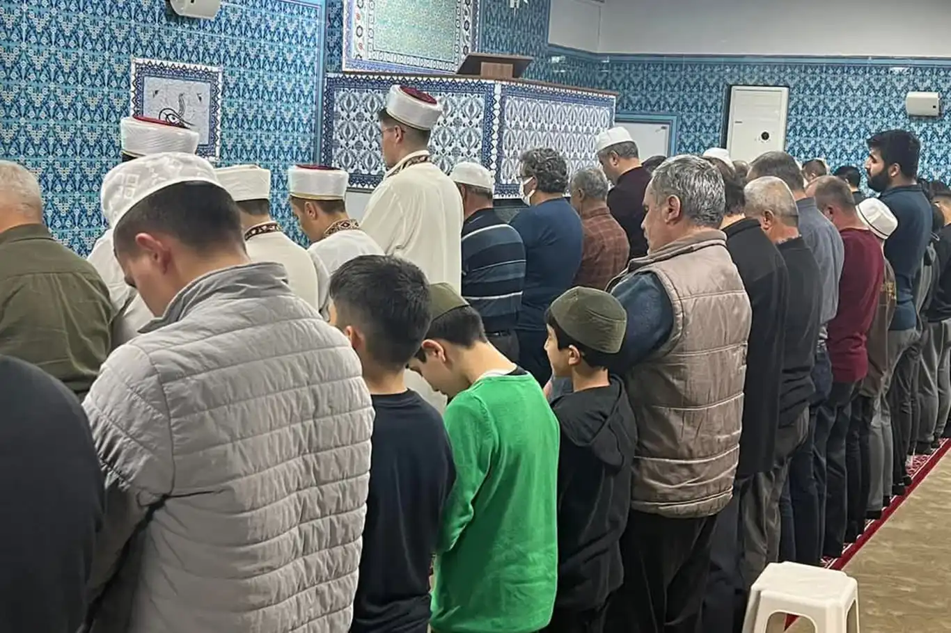 Anamur'da Kur'an kursu öğrencileri hatimle teravih kıldırıyor Anamur'da Kur'an kursu öğrencileri hatimle teravih kıldırıyor