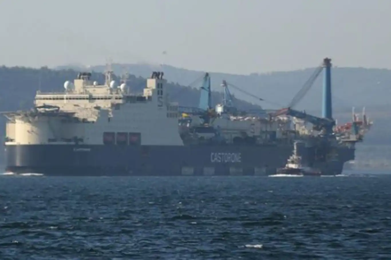 Boru Döşeme Gemisi "Castorone" Çanakkale Boğazı'ndan geçti Boru Döşeme Gemisi "Castorone" Çanakkale Boğazı'ndan geçti