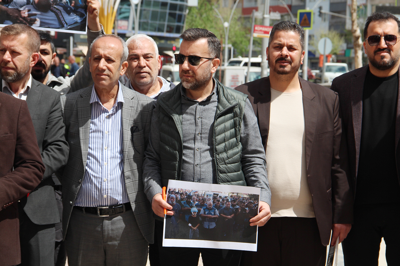 Gazeteciler, Gazze'de meslektaşlarının katledilmesini protesto ettiler
