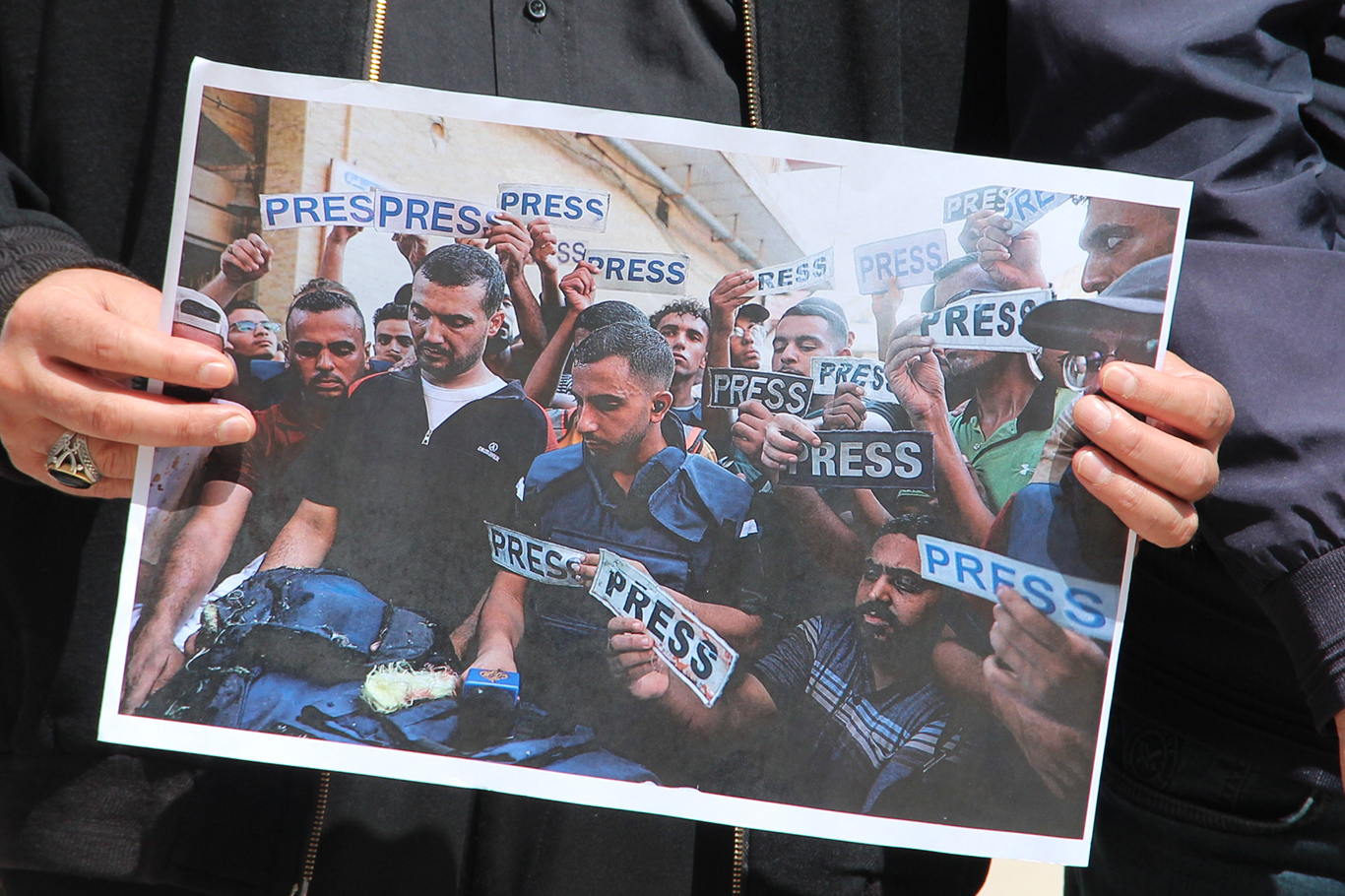 Gazeteciler, Gazze'de meslektaşlarının katledilmesini protesto ettiler