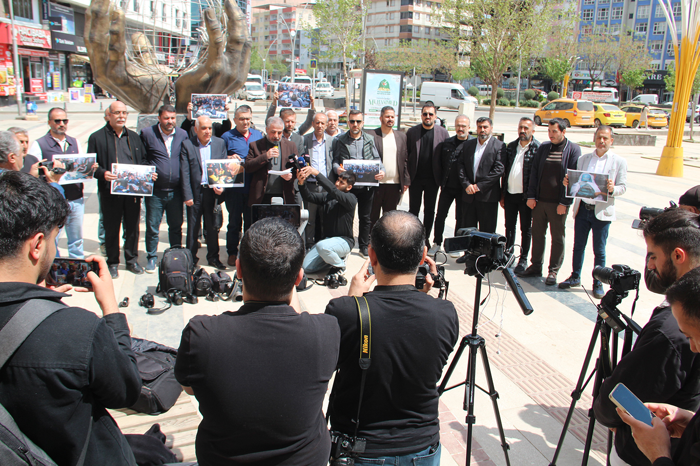 Gazeteciler, Gazze'de meslektaşlarının katledilmesini protesto ettiler
