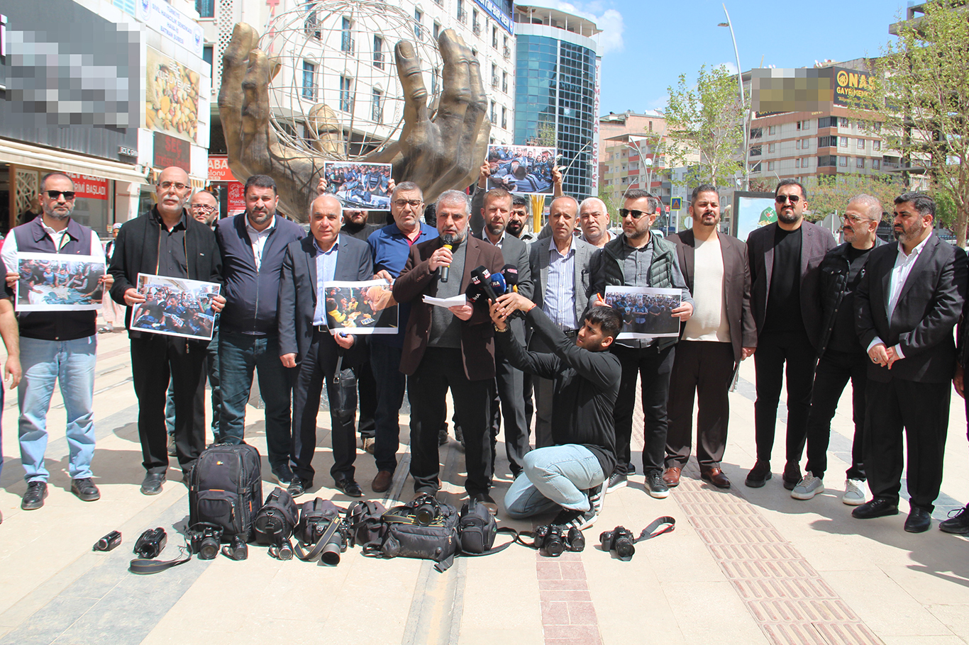 Gazeteciler, Gazze'de meslektaşlarının katledilmesini protesto ettiler
