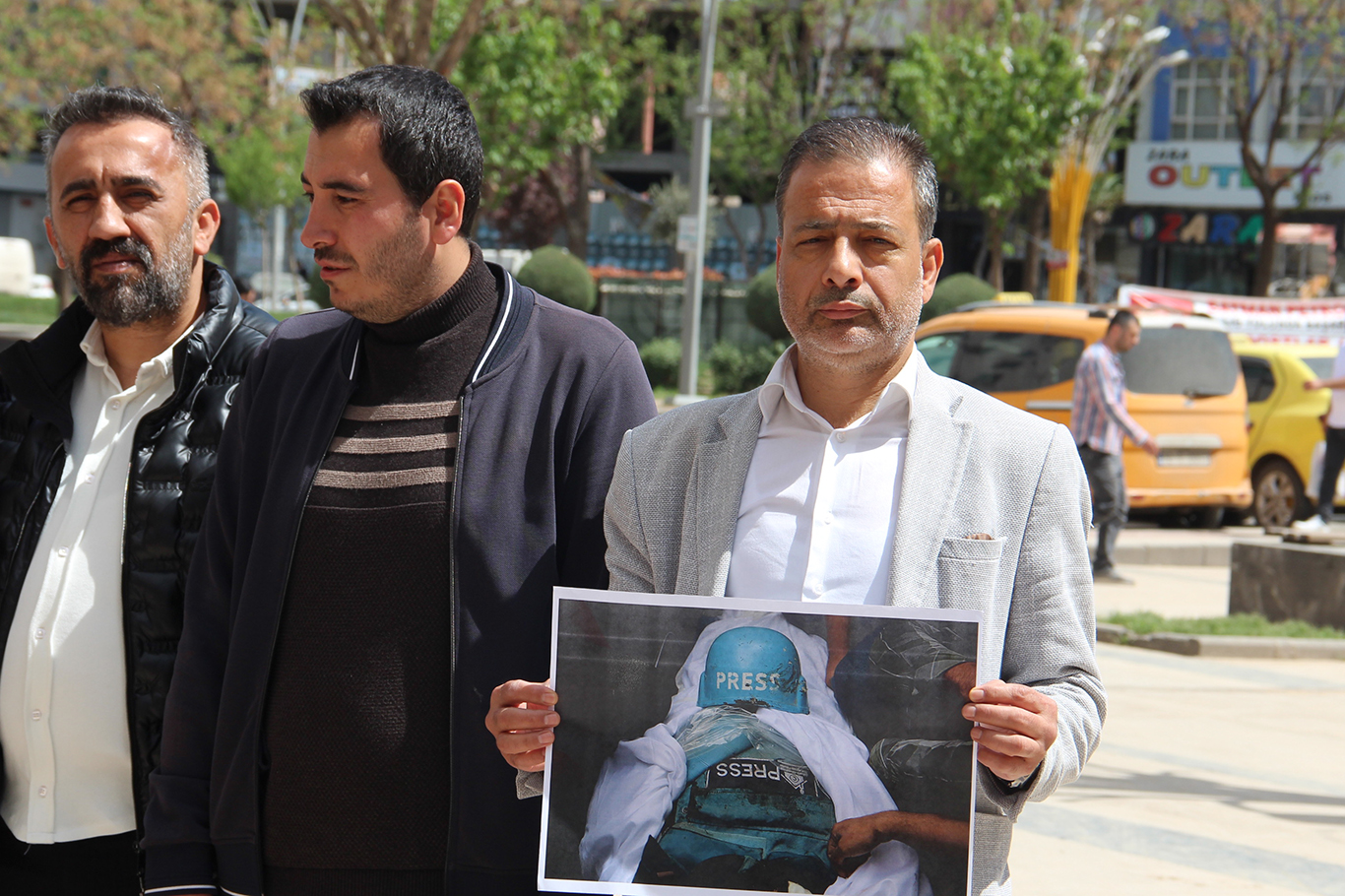 Gazeteciler, Gazze'de meslektaşlarının katledilmesini protesto ettiler