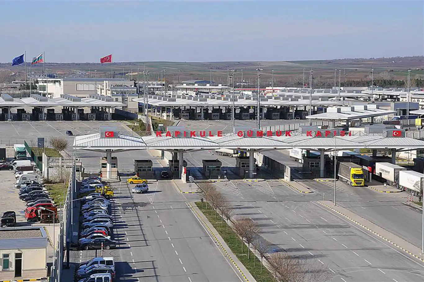 Kapıkule'deki rüşvet operasyonunda 23 gümrük memuru tutuklandı Kapıkule'deki rüşvet operasyonunda 23 gümrük memuru tutuklandı