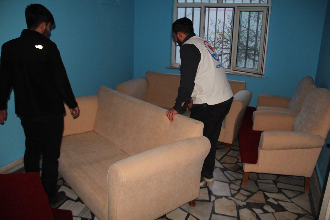 Yetimler Vakfı Batman’da bir yuvayı baştan aşağı donattı