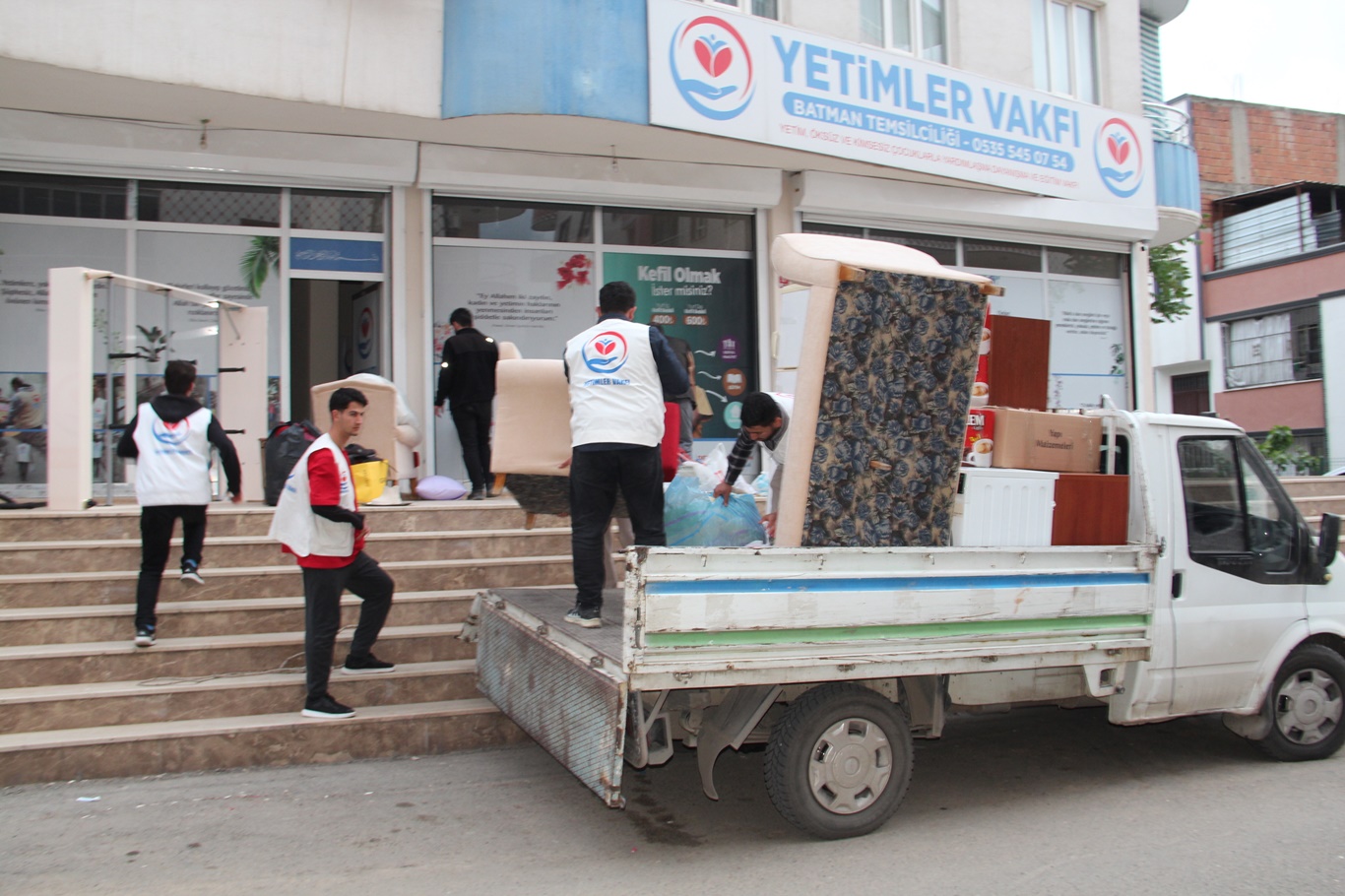 Yetimler Vakfı Batman’da bir yuvayı baştan aşağı donattı