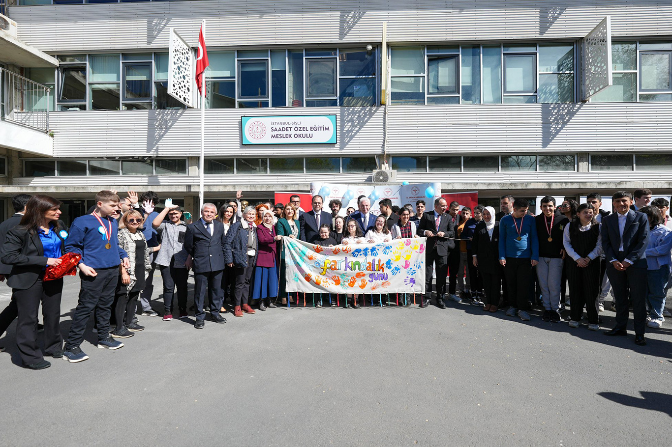 İstanbul Valisi Gül: İstanbul’umuzda bin 400 okulumuzu ya yeniden yaptık