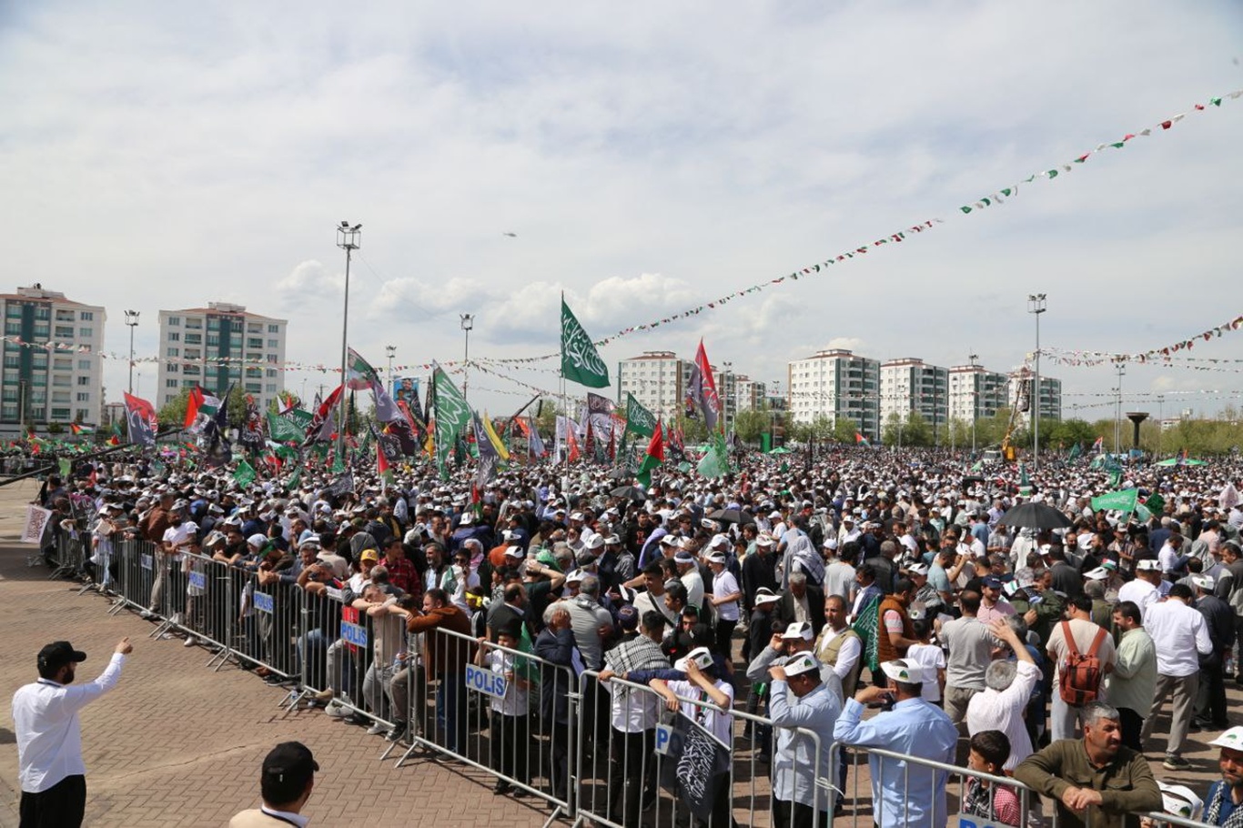Mevlid-i Nebi mesajı Diyarbakır’dan okundu: Amansız ve orantısız bir savaşın karşılığı ancak kutlu bir direniştir