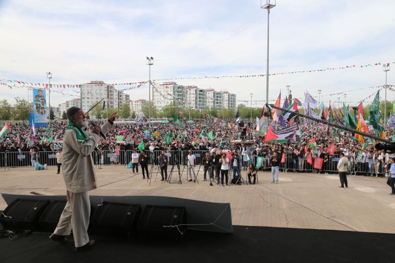 Diyarbakır’daki büyük Mevlid-i Nebi etkinliği, İslam alemine ve batıya önemli mesajlarla son buldu