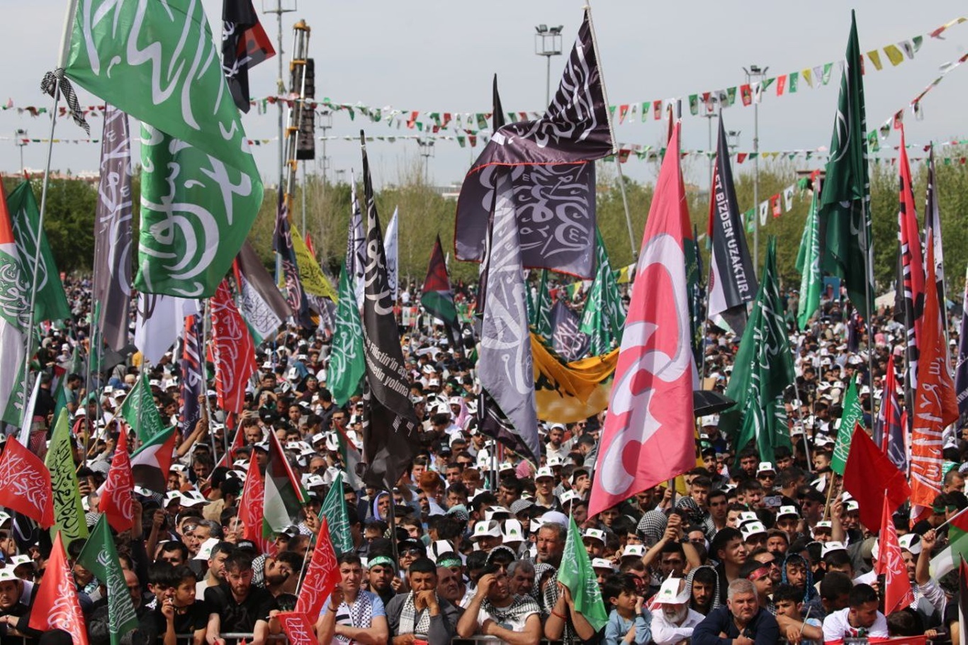 Diyarbakır’daki büyük Mevlid-i Nebi etkinliği, İslam alemine ve batıya önemli mesajlarla son buldu