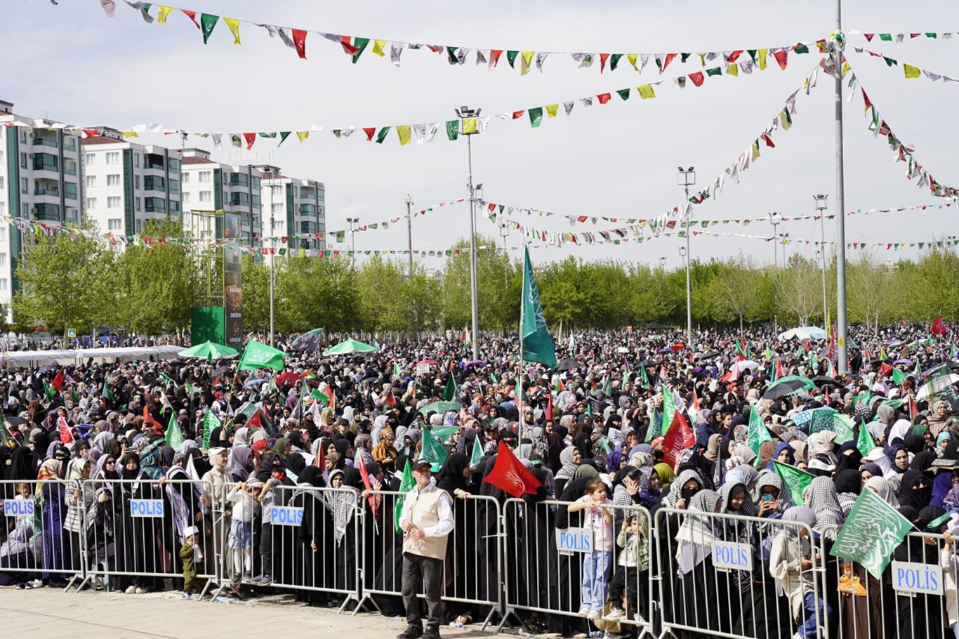 Diyarbakır’daki büyük Mevlid-i Nebi etkinliği, İslam alemine ve batıya önemli mesajlarla son buldu