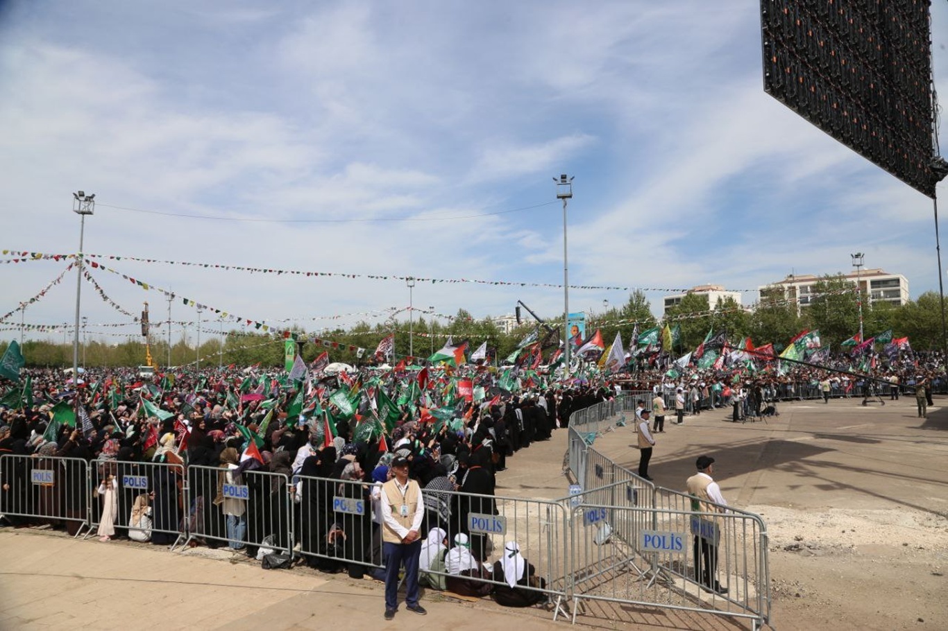 Diyarbakır’daki büyük Mevlid-i Nebi etkinliği, İslam alemine ve batıya önemli mesajlarla son buldu
